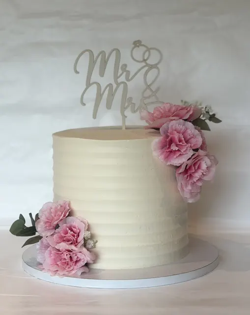 Bryllupskake med rosa blomster